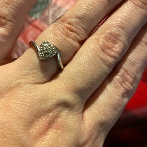 Diamond sterling silver ring in sz 7